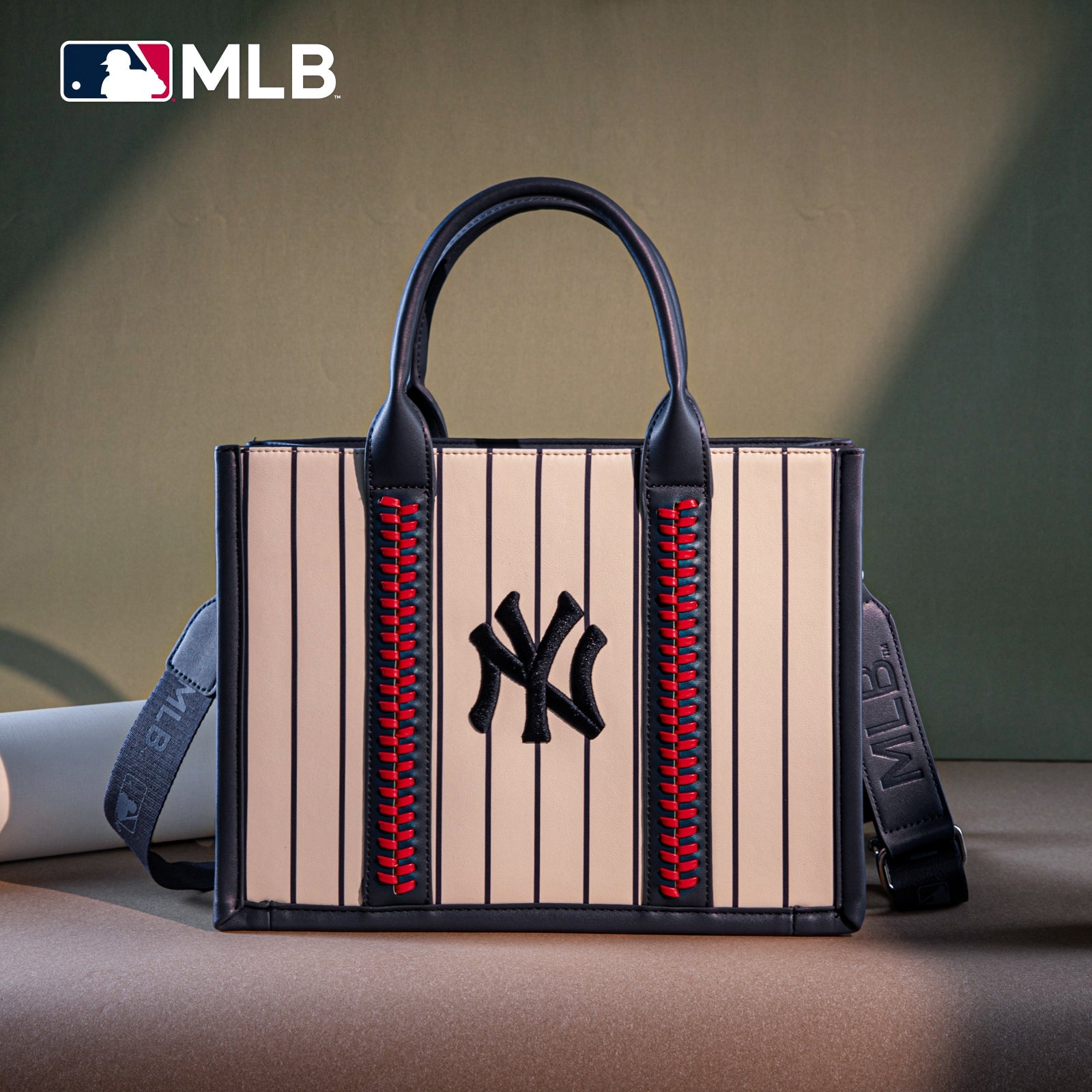 MLB New York Yankees Team Whipstitch Tote/Crossbody