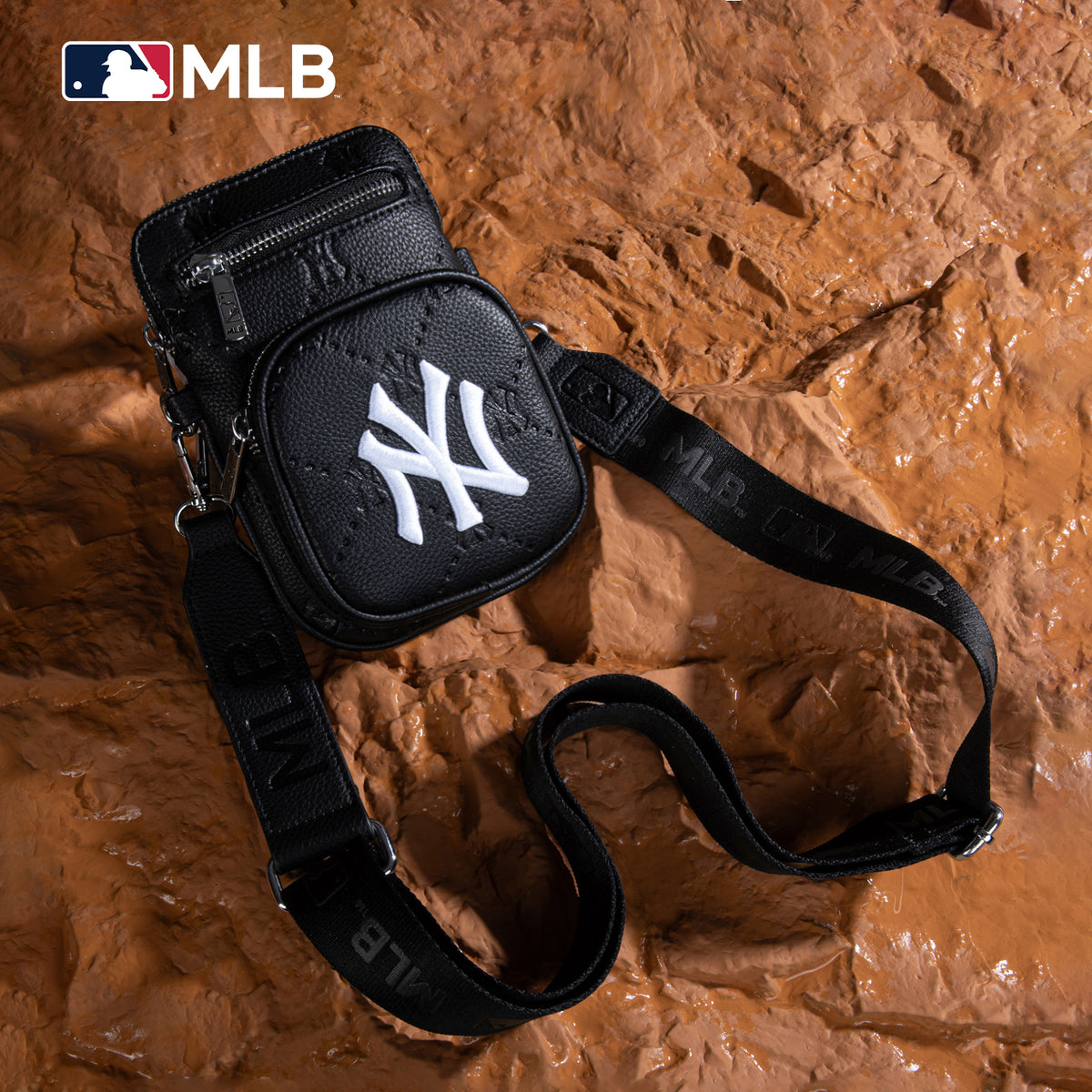 MLB New York Yankees Mini Crossbody Purse