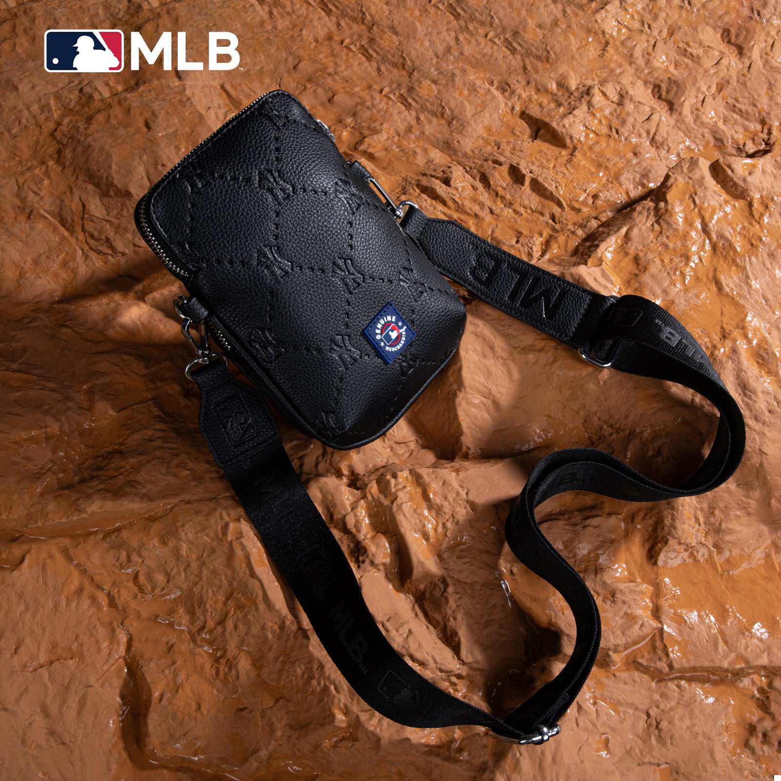 MLB New York Yankees Mini Crossbody Purse