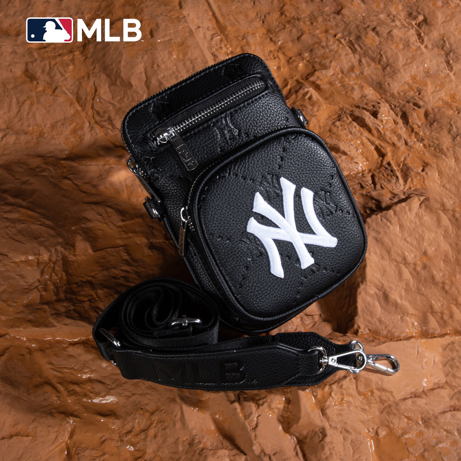 MLB New York Yankees Mini Crossbody Purse