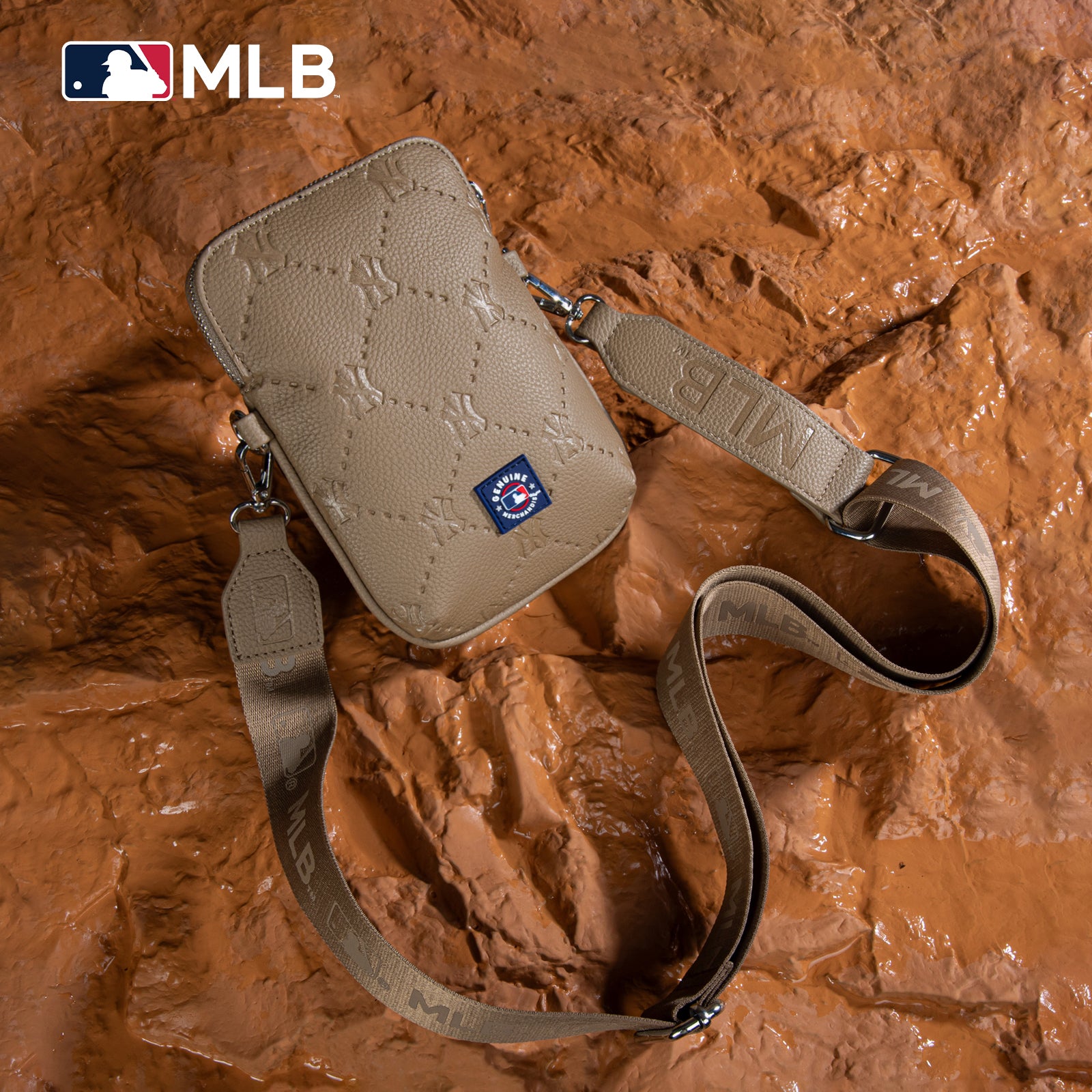 MLB New York Yankees Mini Crossbody Purse