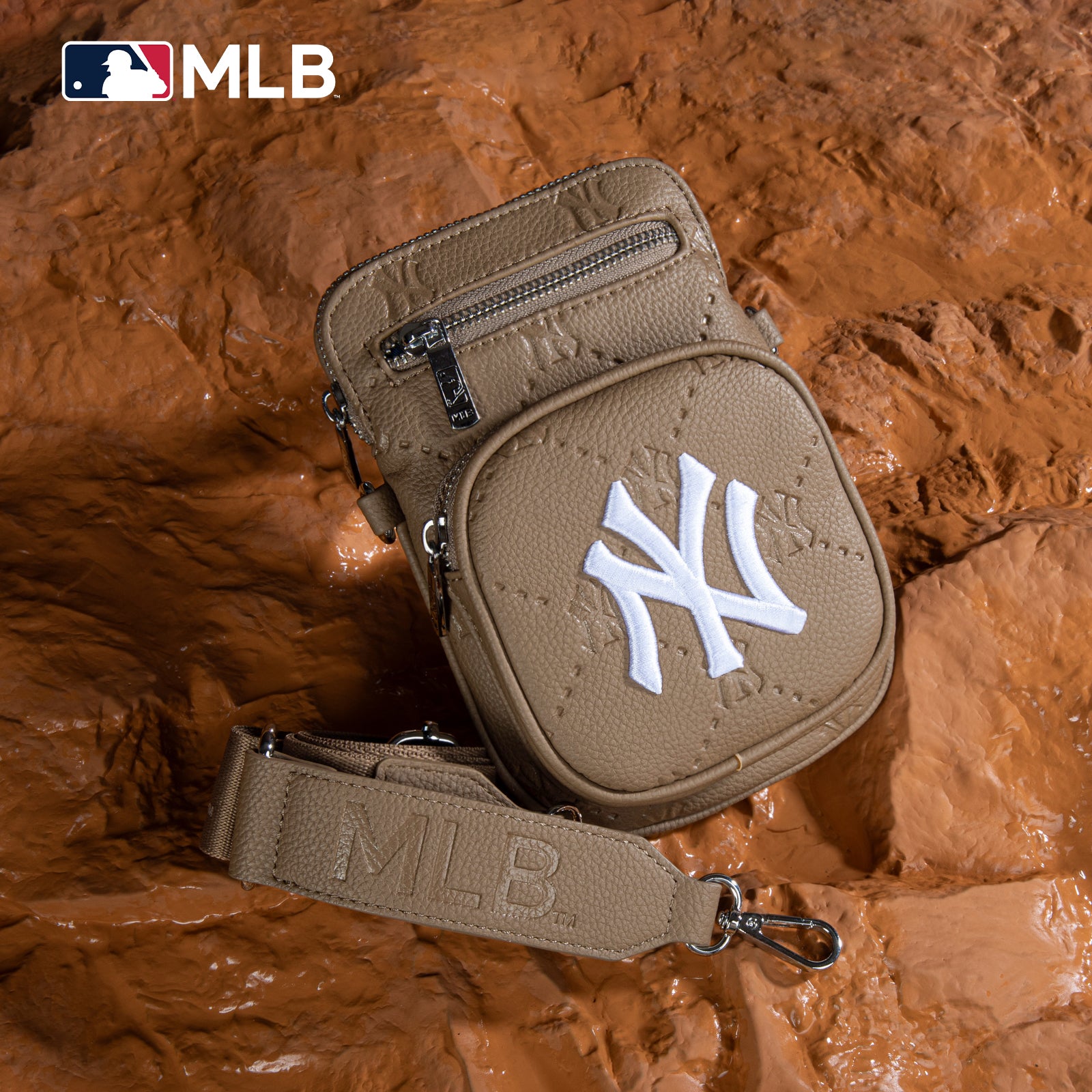 MLB New York Yankees Mini Crossbody Purse