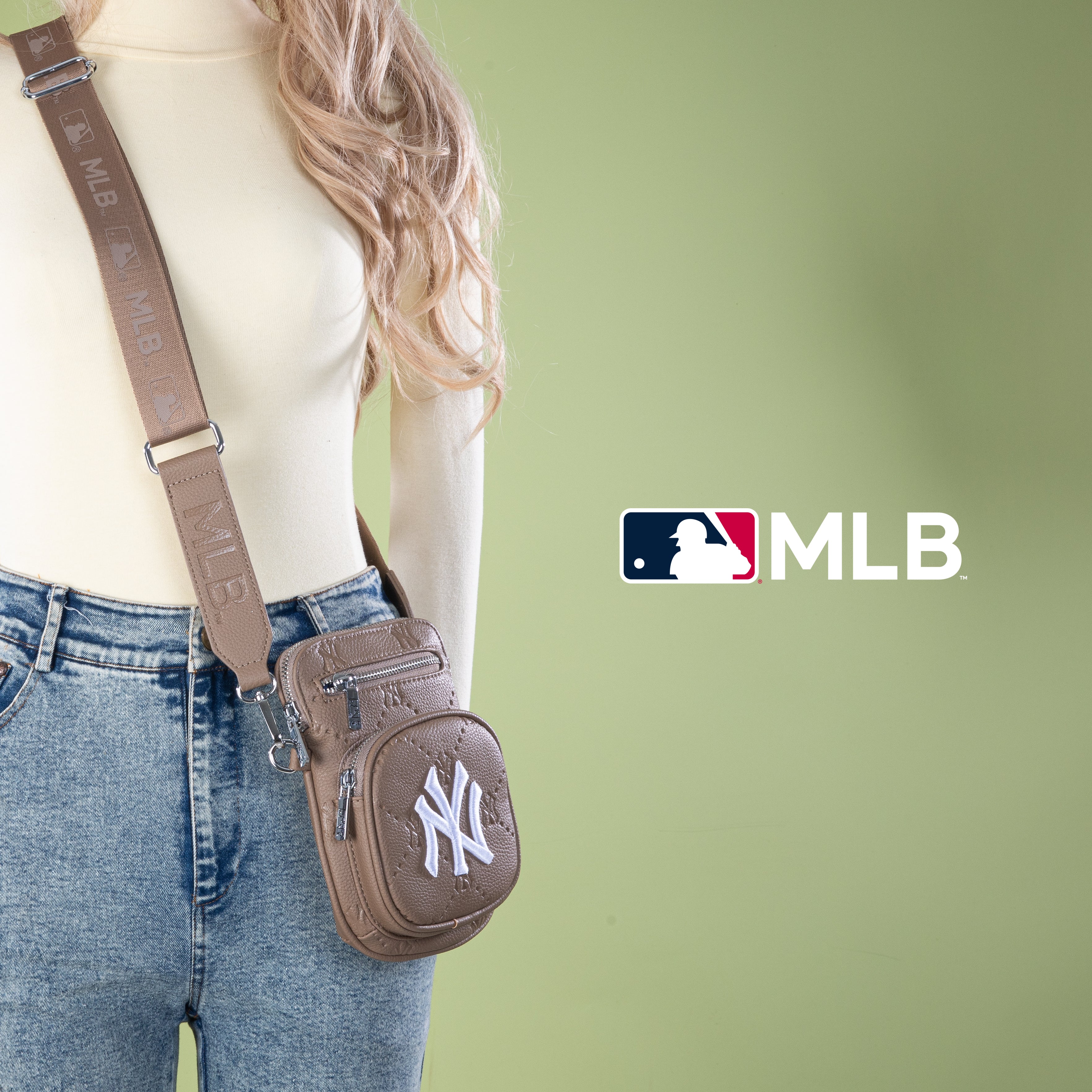 MLB New York Yankees Mini Crossbody Purse