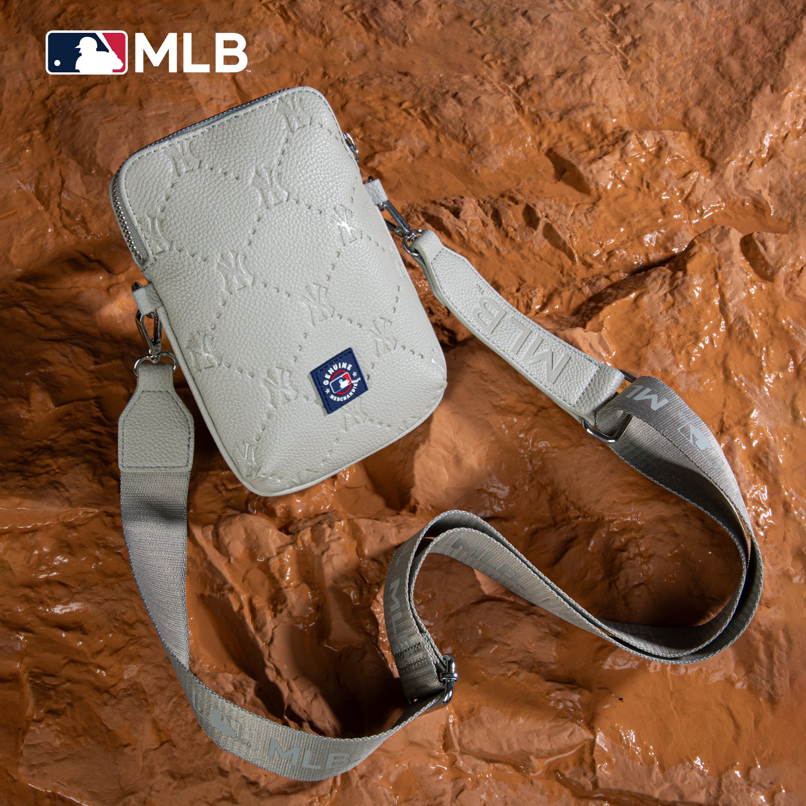 MLB New York Yankees Mini Crossbody Purse