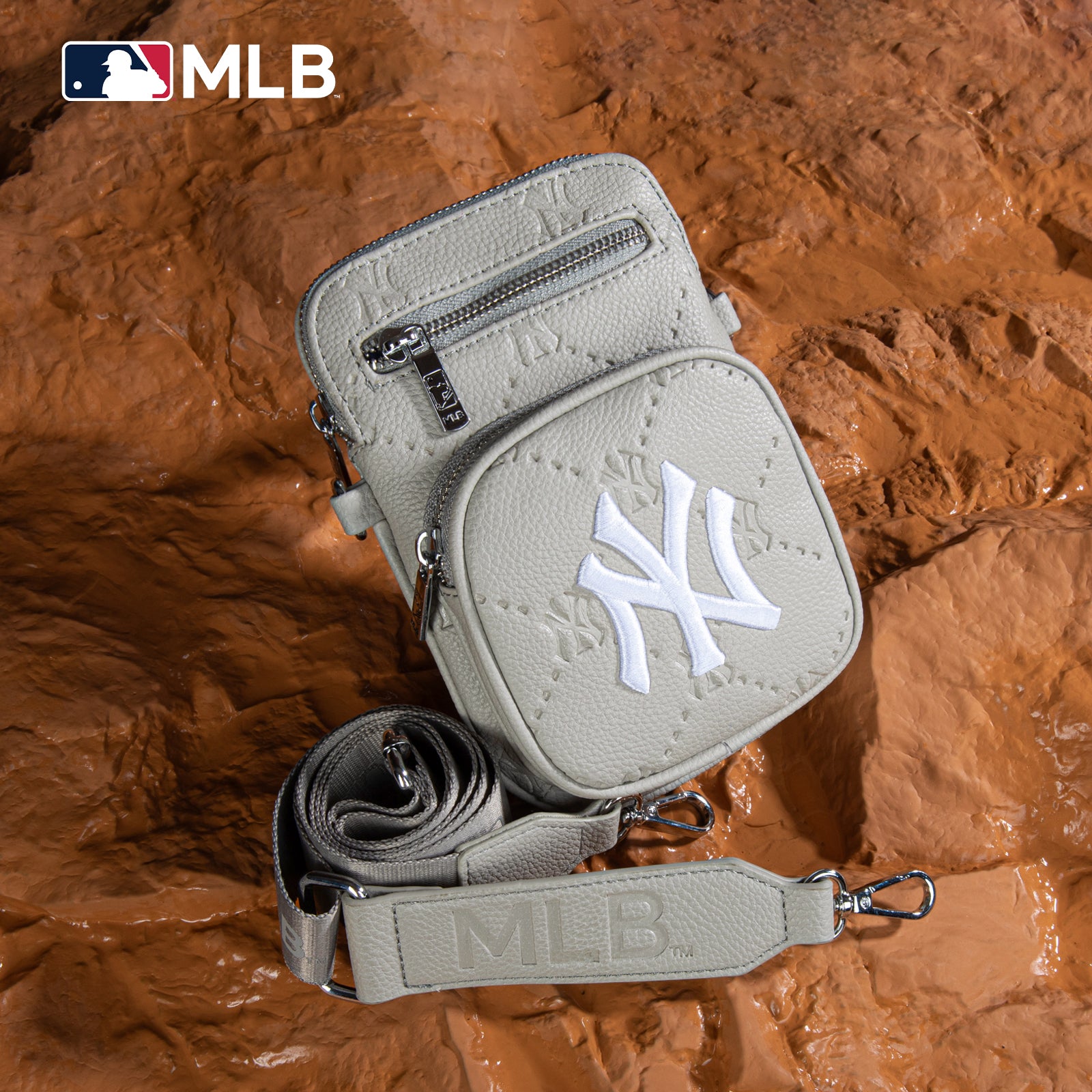 MLB New York Yankees Mini Crossbody Purse