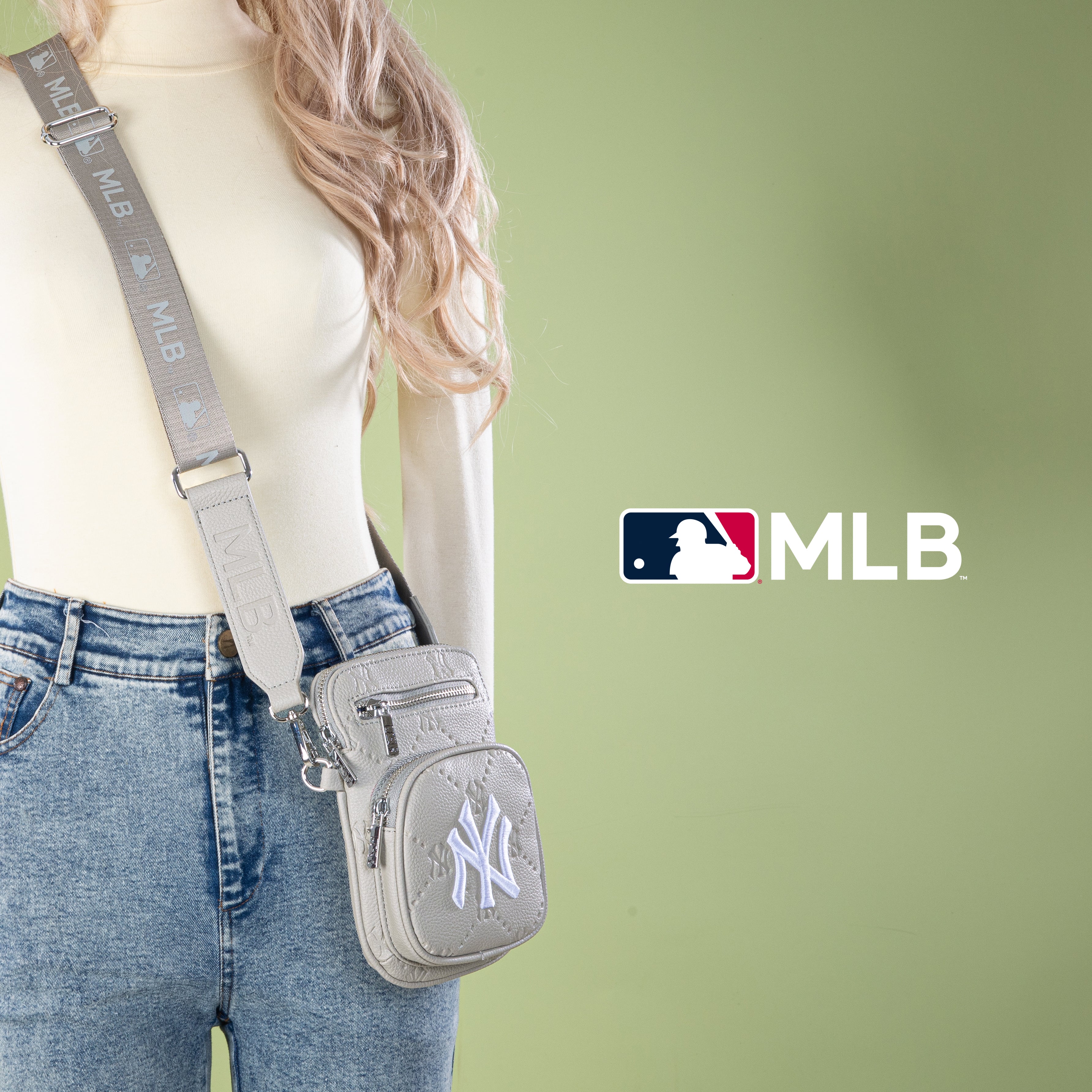 MLB New York Yankees Mini Crossbody Purse