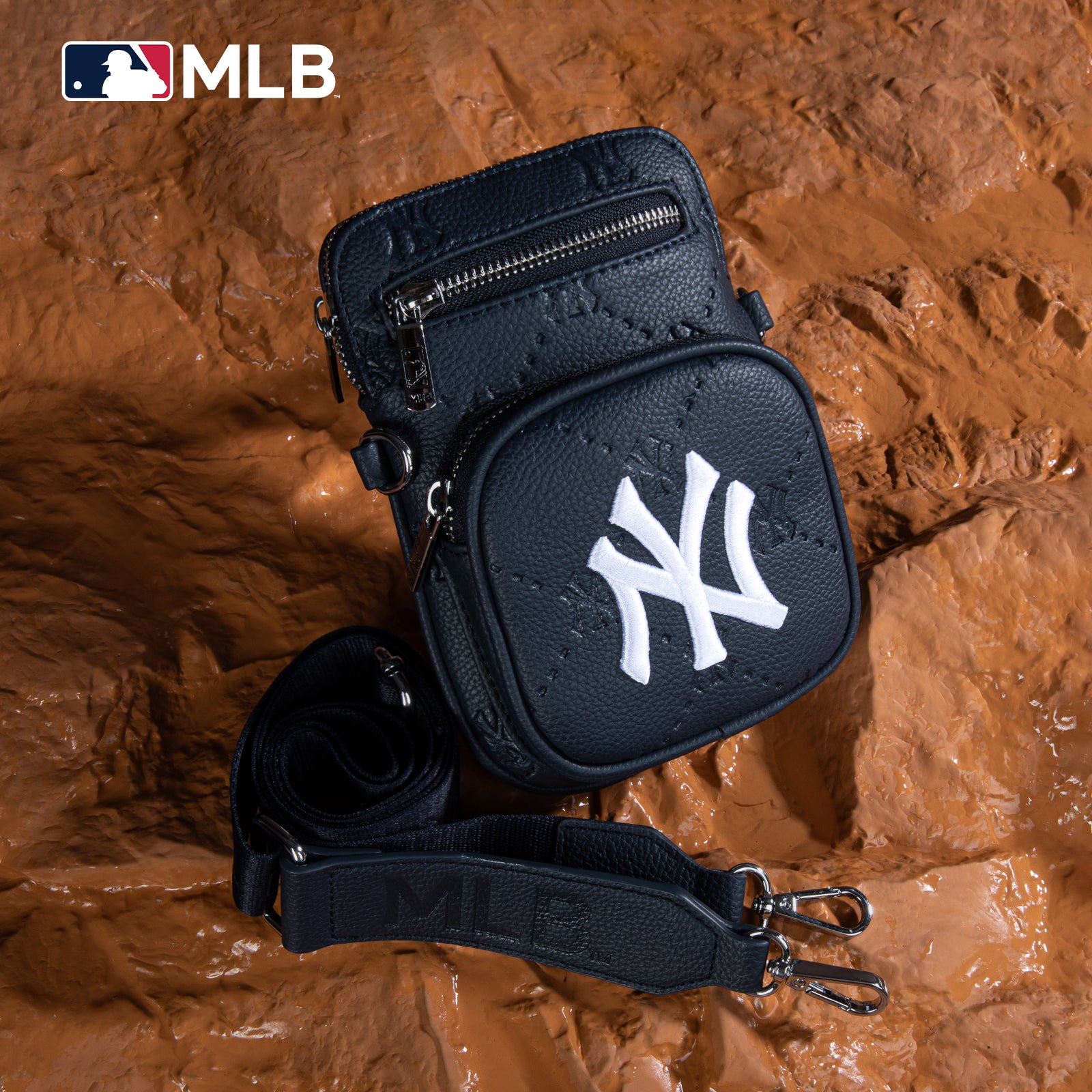 MLB New York Yankees Mini Crossbody Purse