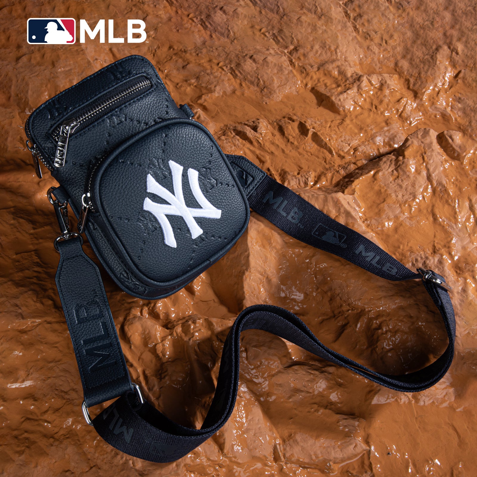 MLB New York Yankees Mini Crossbody Purse