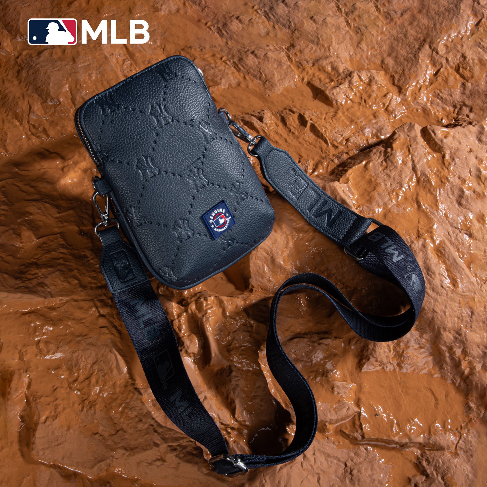 MLB New York Yankees Mini Crossbody Purse