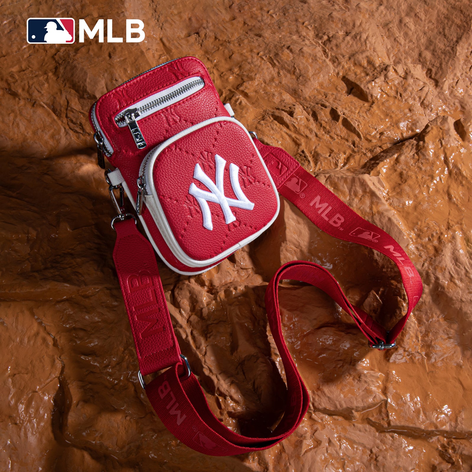 MLB New York Yankees Mini Crossbody Purse